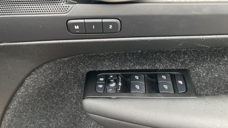 Volvo Xc40 2.0 B4P Inscription Pro 5dr Auto Petrol Estate